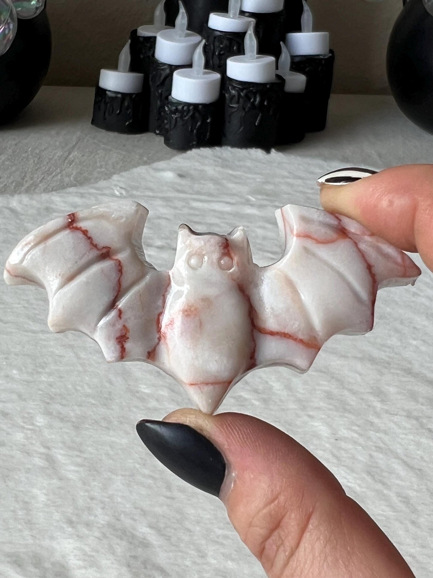 Fledermäuse aus verschiedenen Edelsteinen