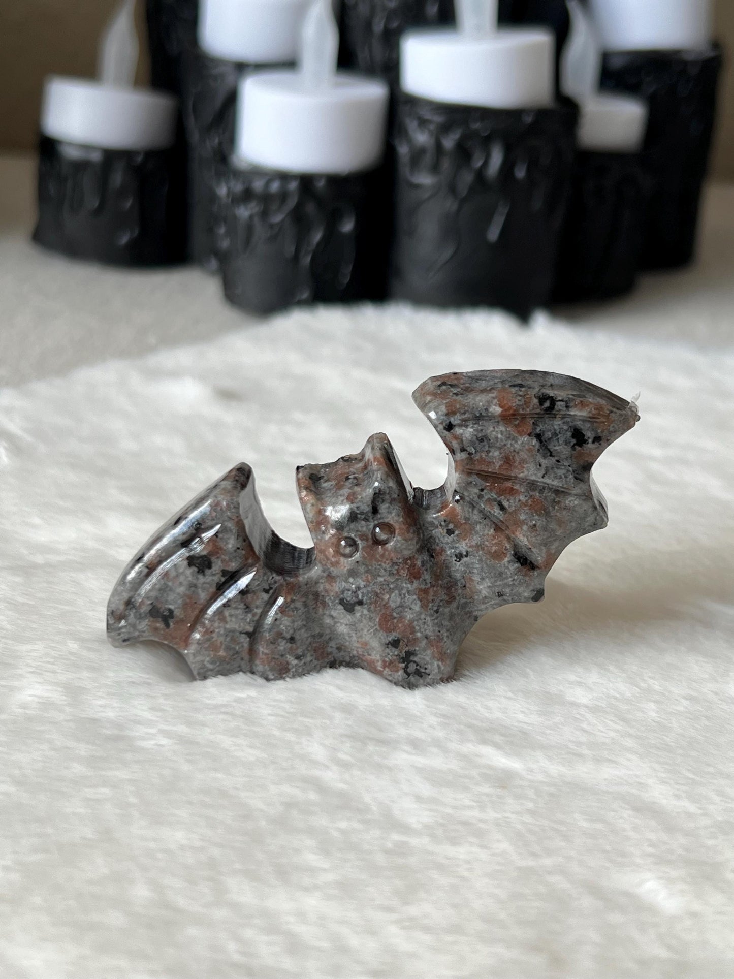 Fledermäuse aus verschiedenen Edelsteinen