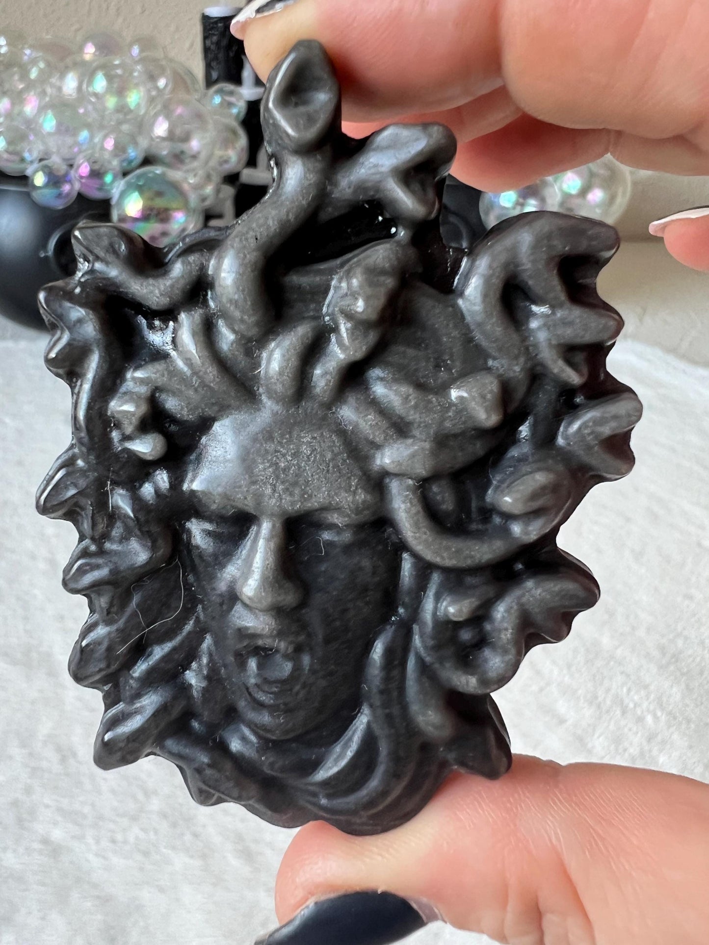 Gold- und Silberschein Obsidian Medusa