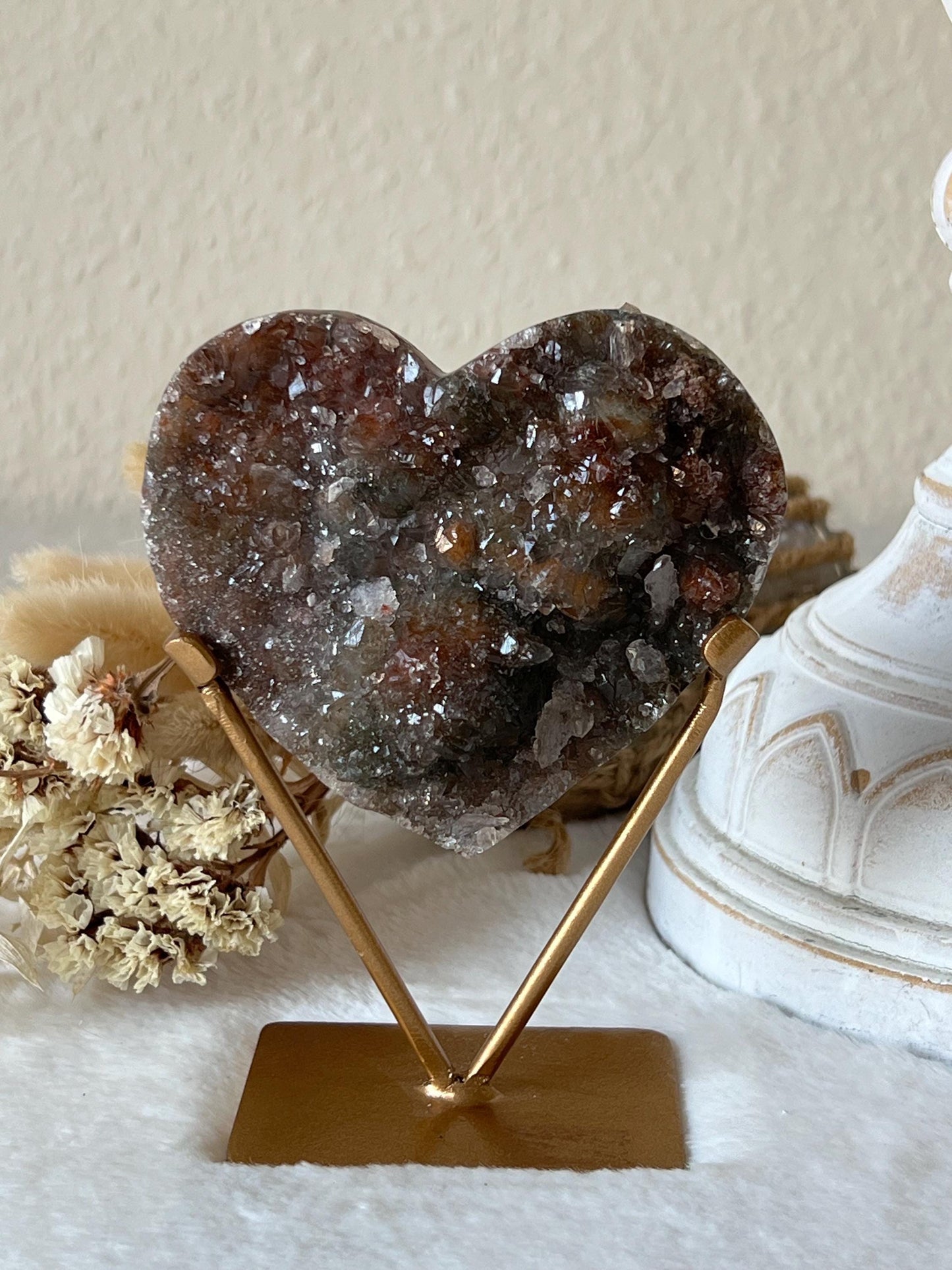 Zeolith Calcit Herzen auf goldenen Halter