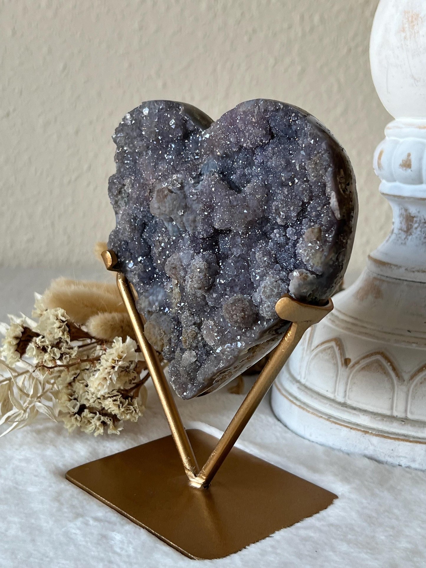 Zeolith Calcit Herzen auf goldenen Halter