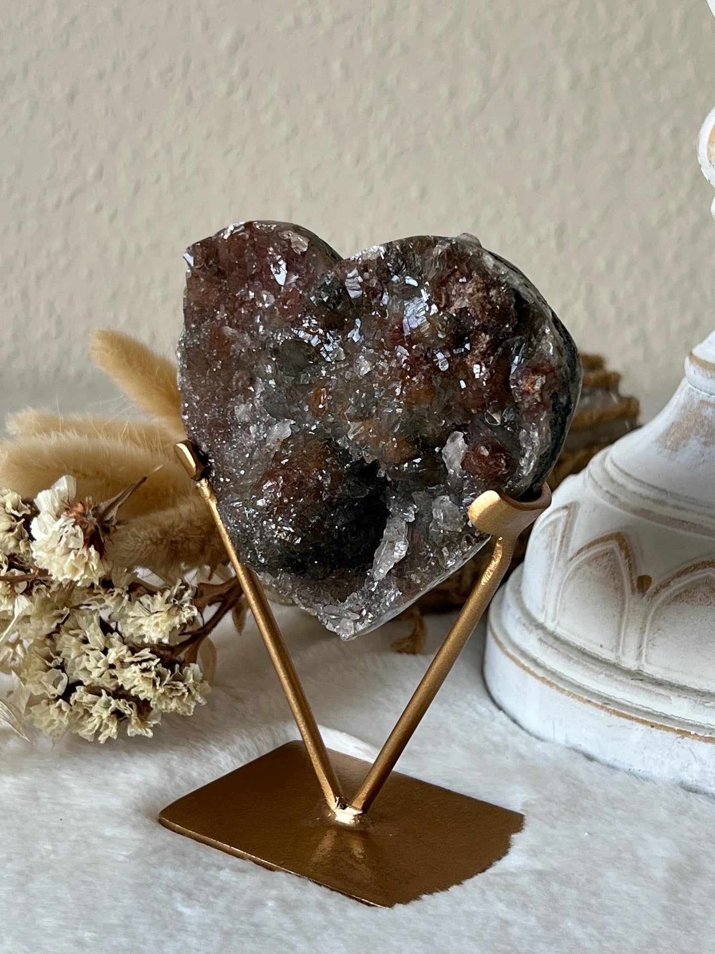 Zeolith Calcit Herzen auf goldenen Halter