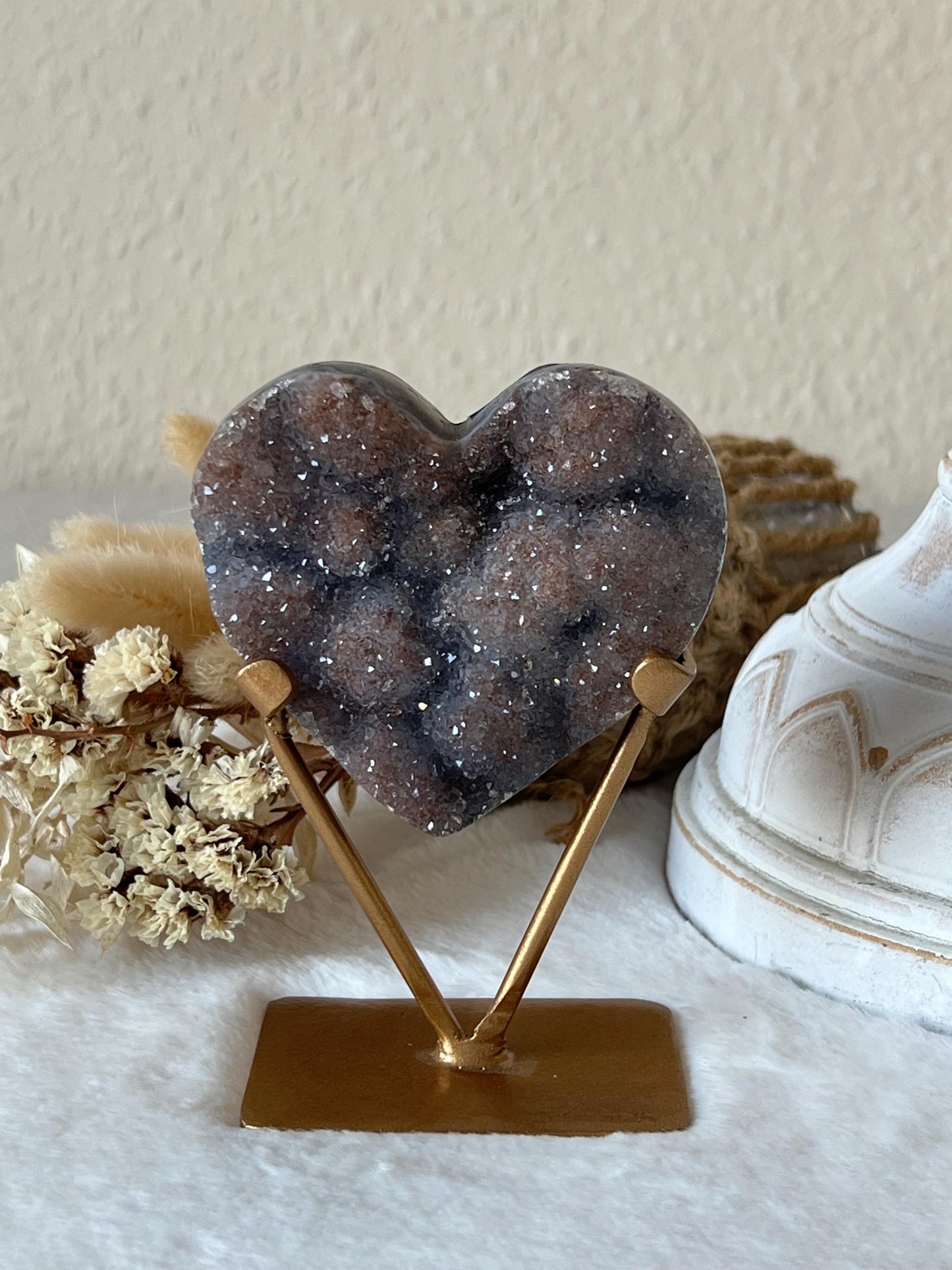 Zeolith Calcit Herzen auf goldenen Halter