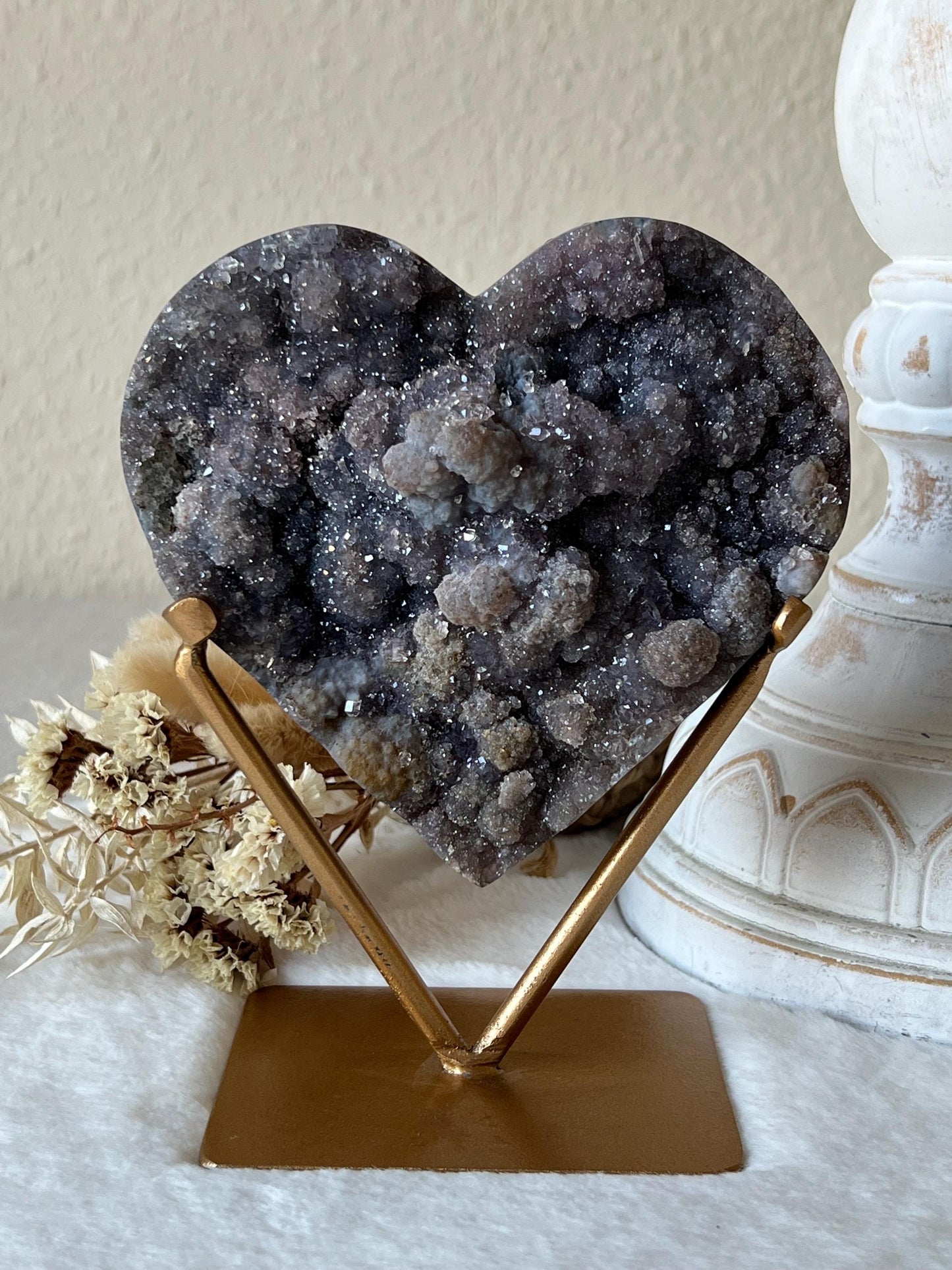 Zeolith Calcit Herzen auf goldenen Halter