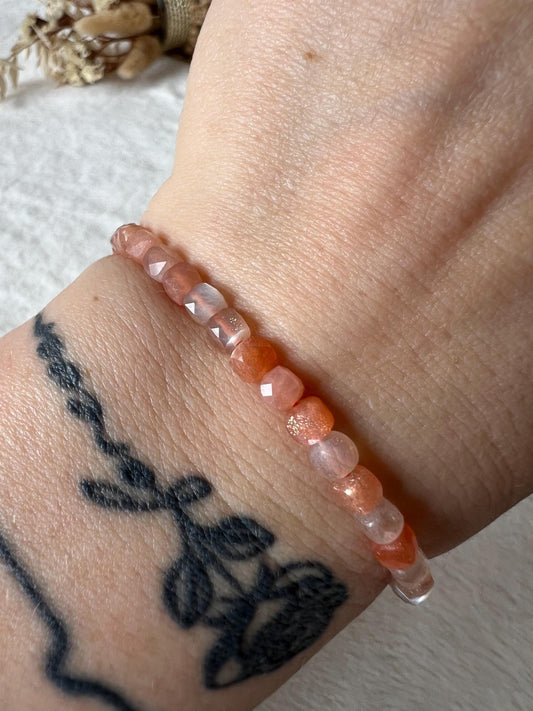 Sonnenstein-Mondstein Armband Faccettierte Würfel 4,5mm Gr.17-18