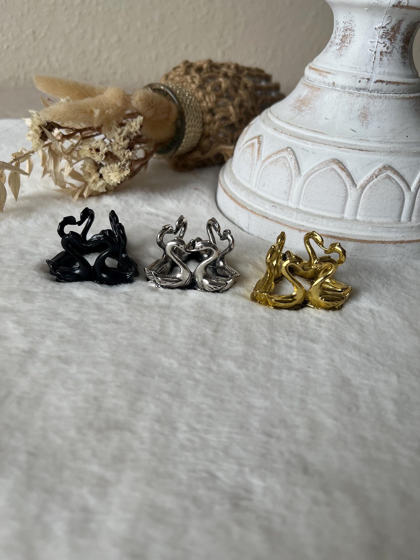 Schwanen Kugelhalter schwarz, silber und gold