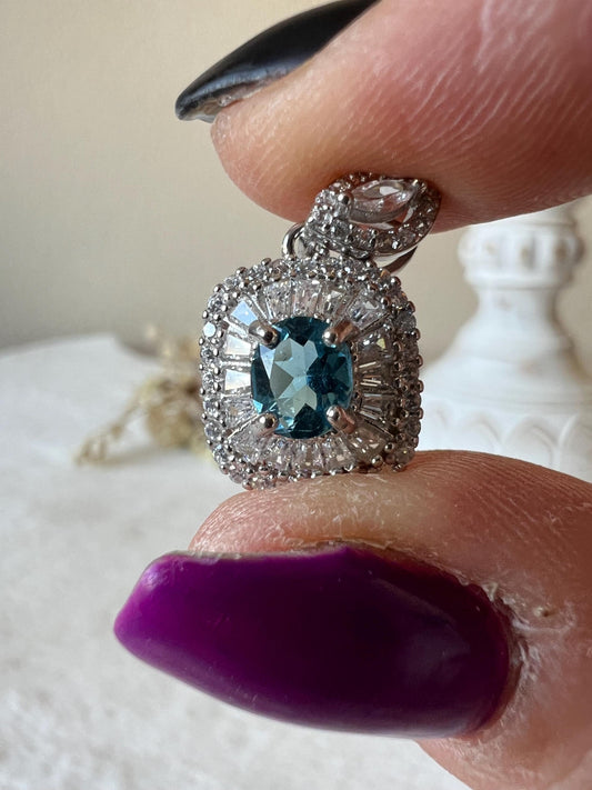 Blauer Topas Kettenanhänger 925 Silber mit Moissanite