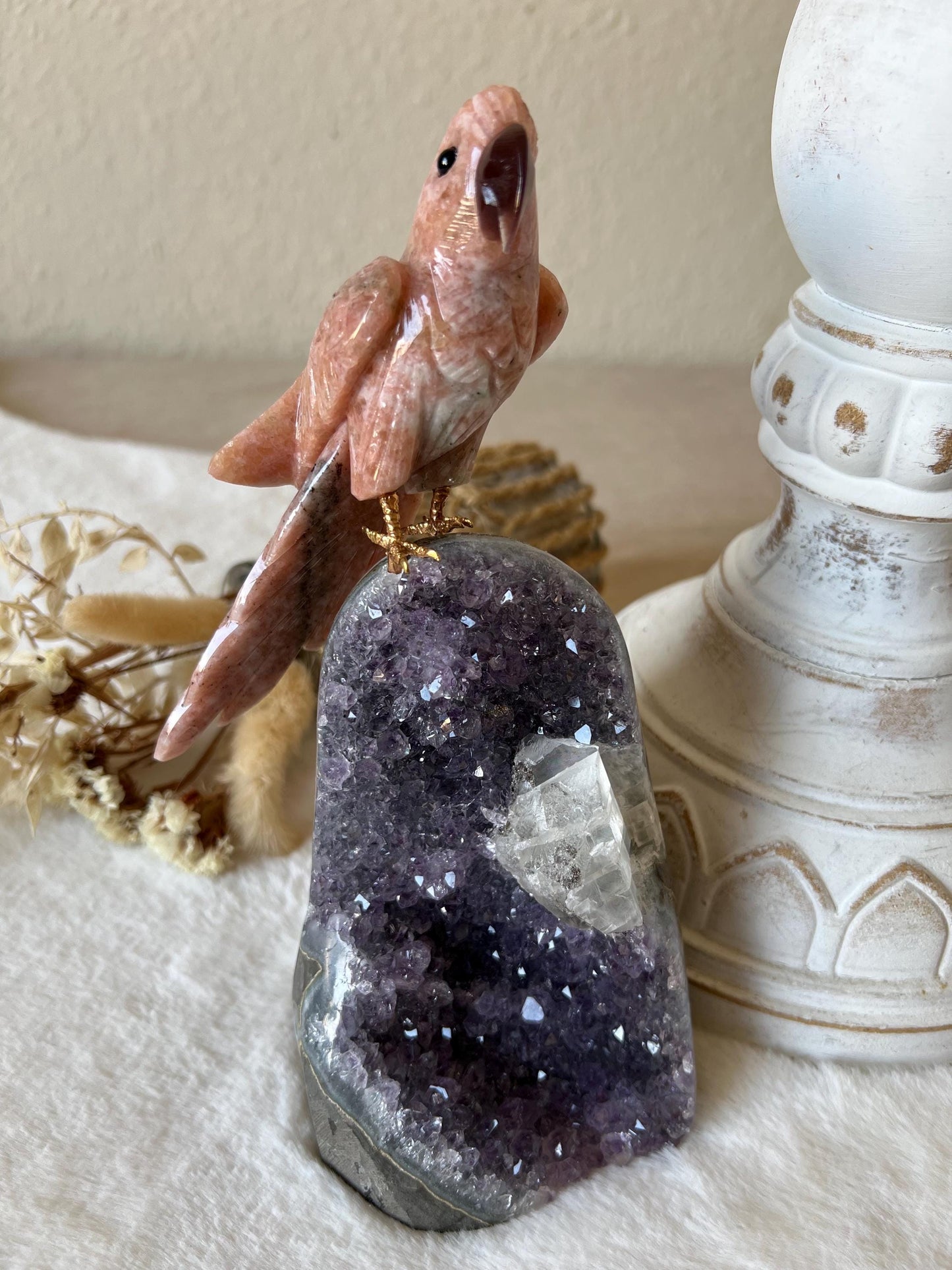 Papagei und Kakadu aus Pink Amethyst auf Amethyst Stücken