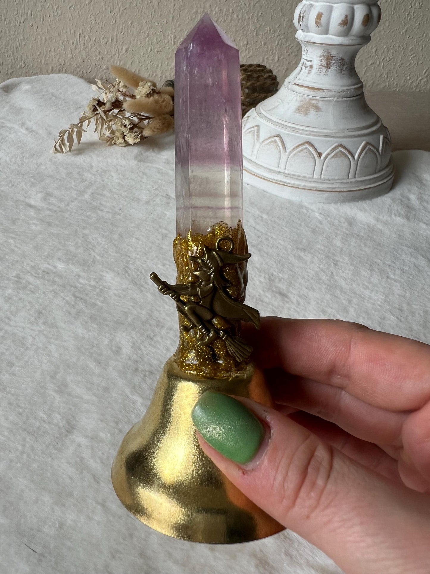 Glocke mit Fluorit Turm Drache,Engel,Hexe und Hirsch