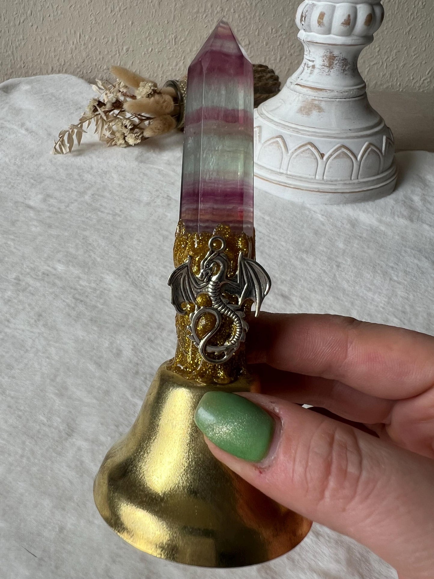Glocke mit Fluorit Turm Drache,Engel,Hexe und Hirsch