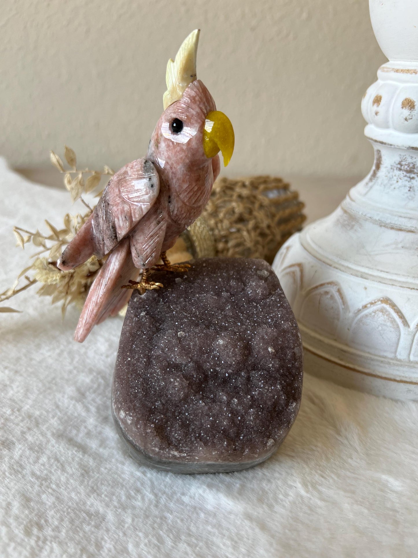 Papagei und Kakadu aus Pink Amethyst auf Amethyst Stücken