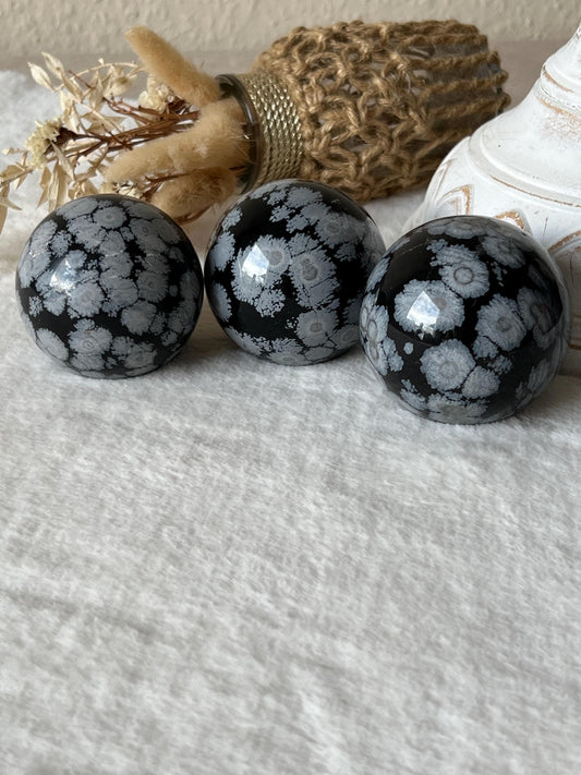 Schneeflocken Obsidian Kugeln