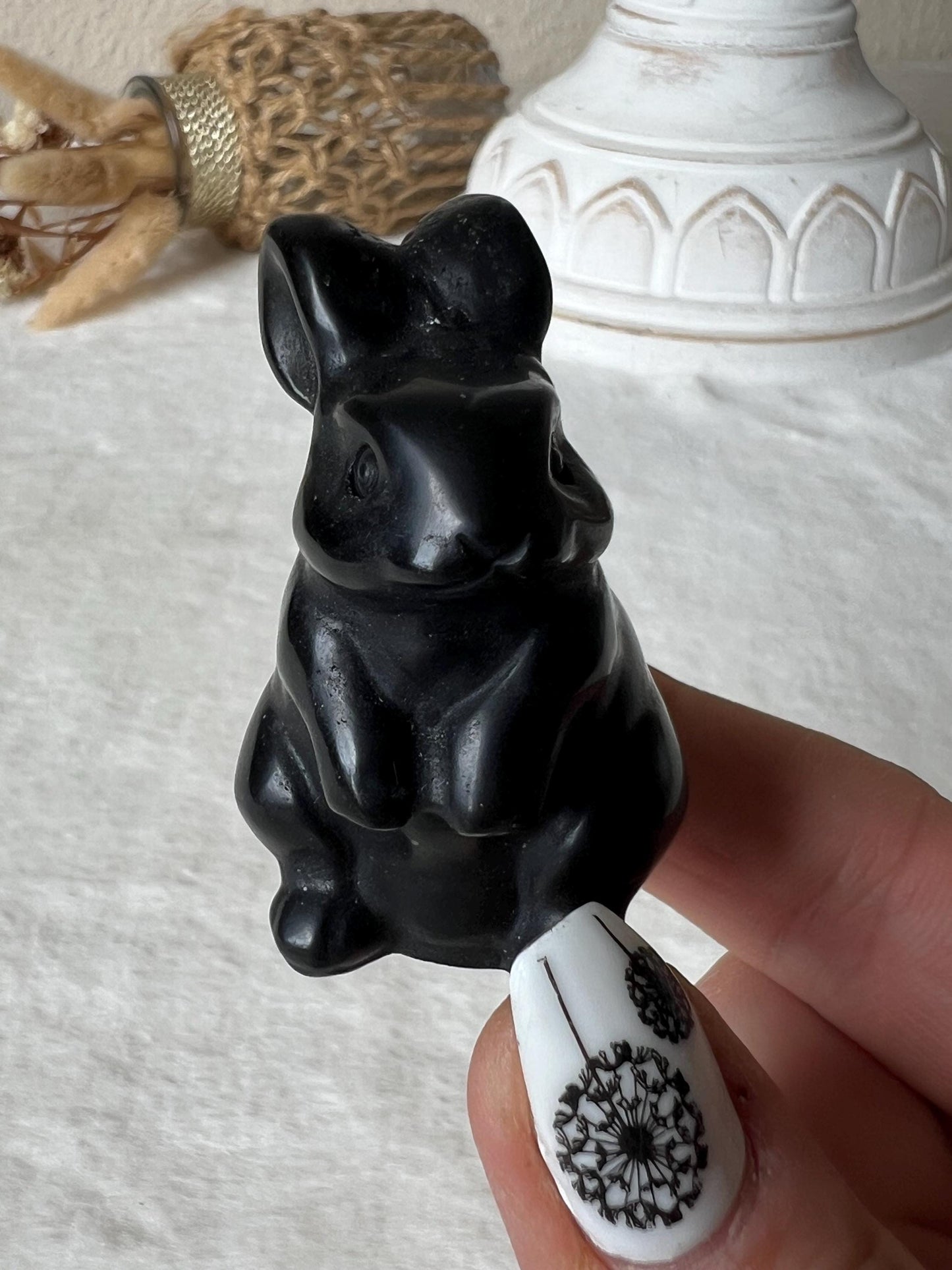 Hasen aus Bergkristall, Rosenquarz, Aventurin und Obsidian