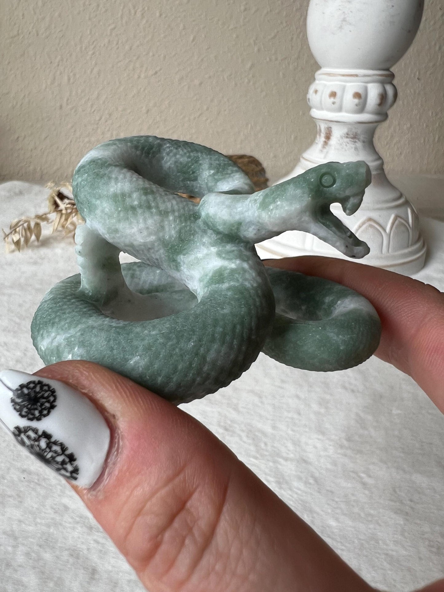 Schlangen Carving 3D aus Jade und Granat