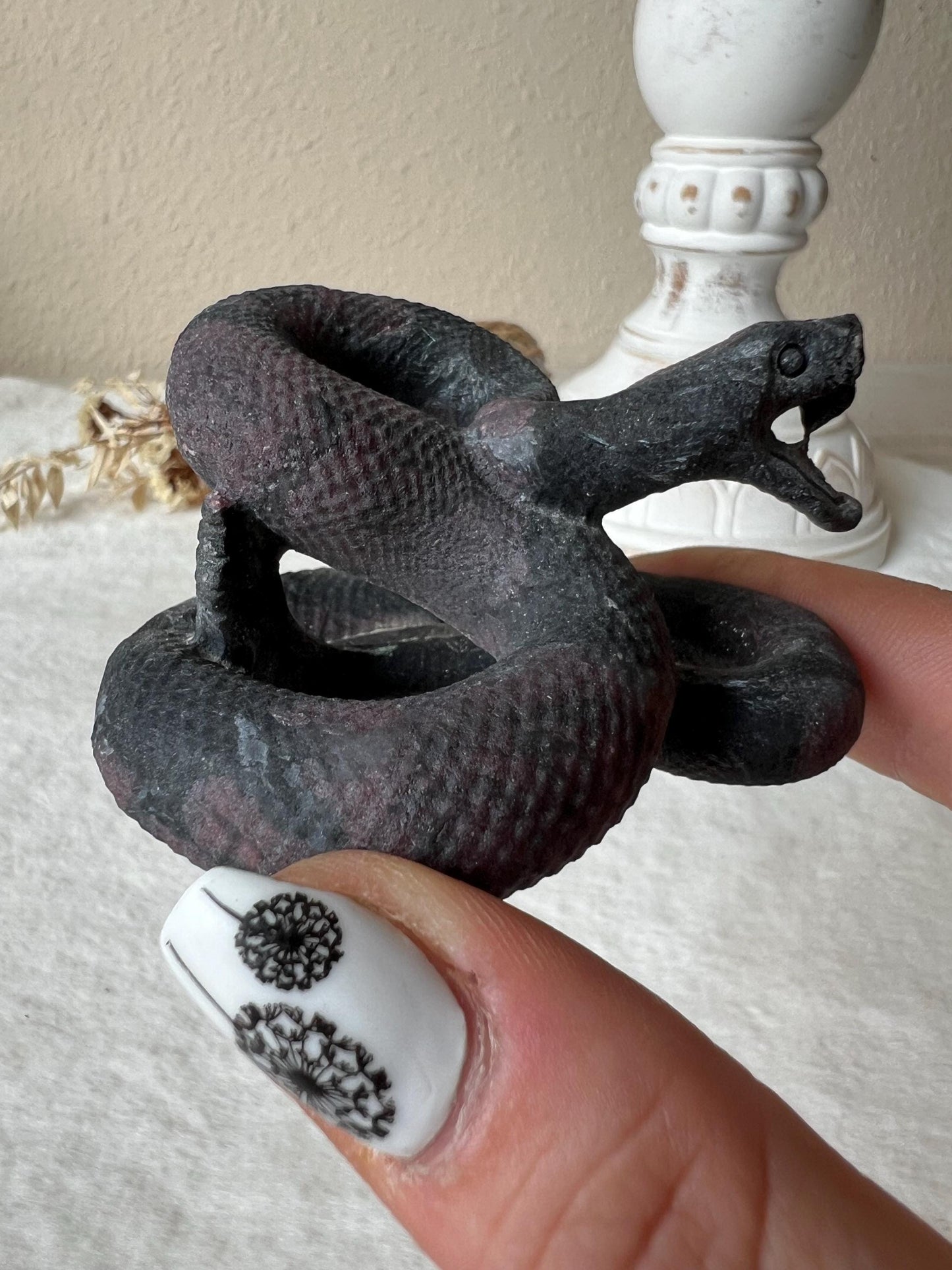 Schlangen Carving 3D aus Jade und Granat