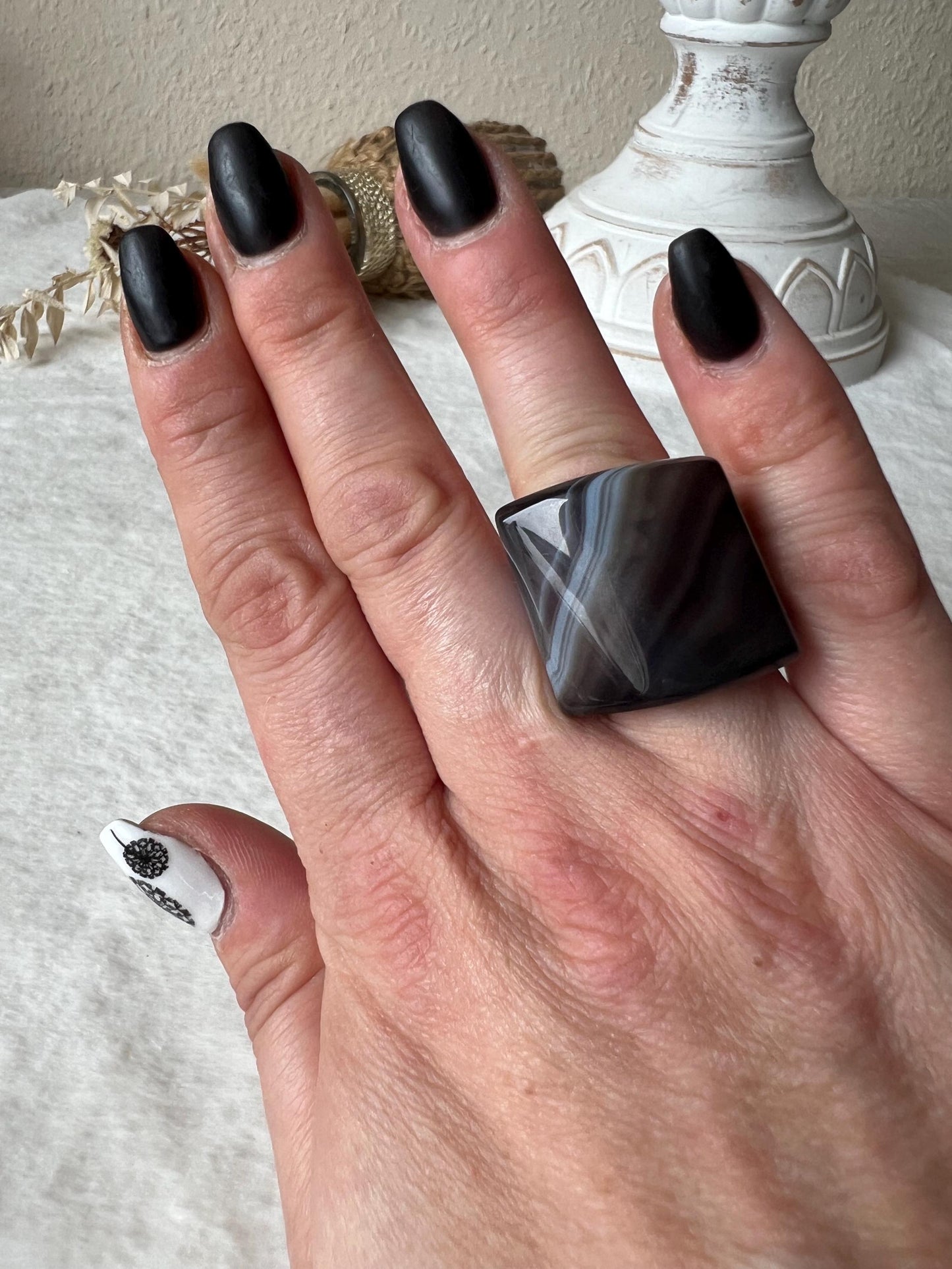Achat Ringe dunkel mit Bänderung