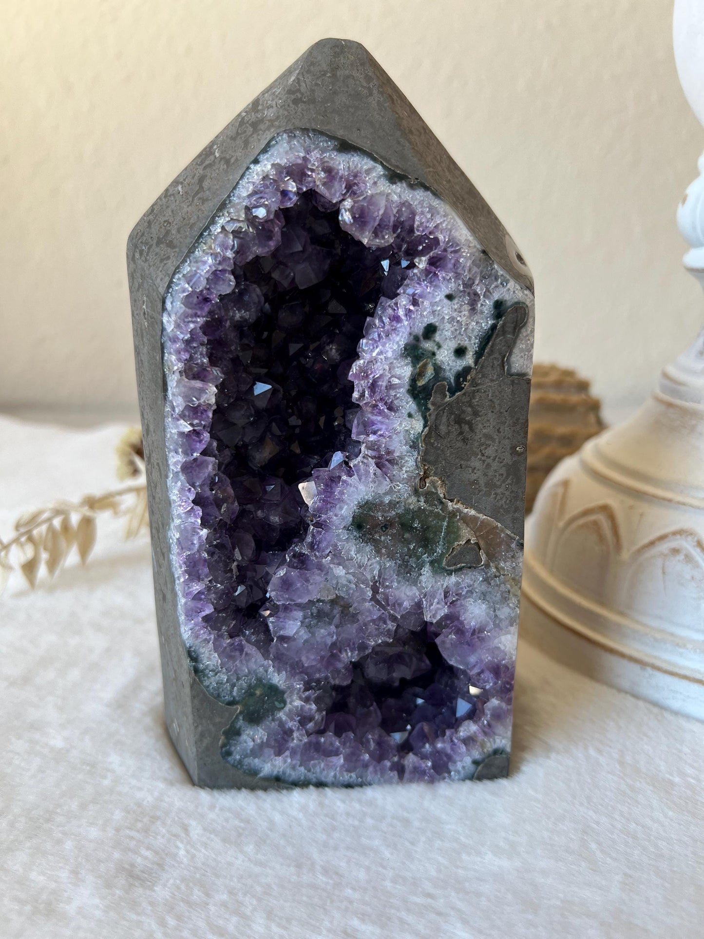 Amethyst Türme tief lila
