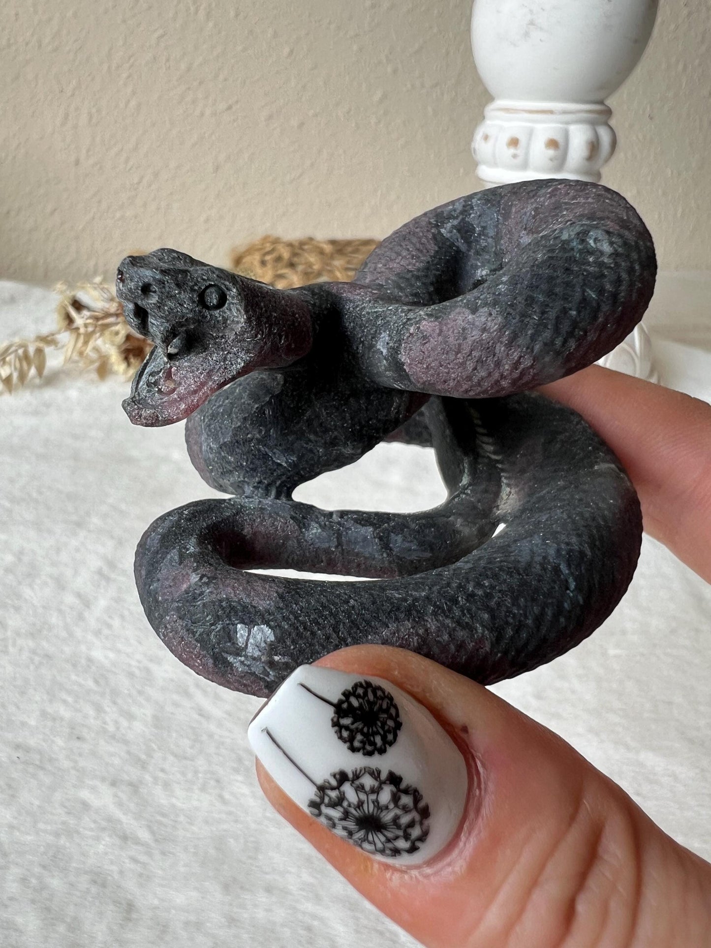Schlangen Carving 3D aus Jade und Granat