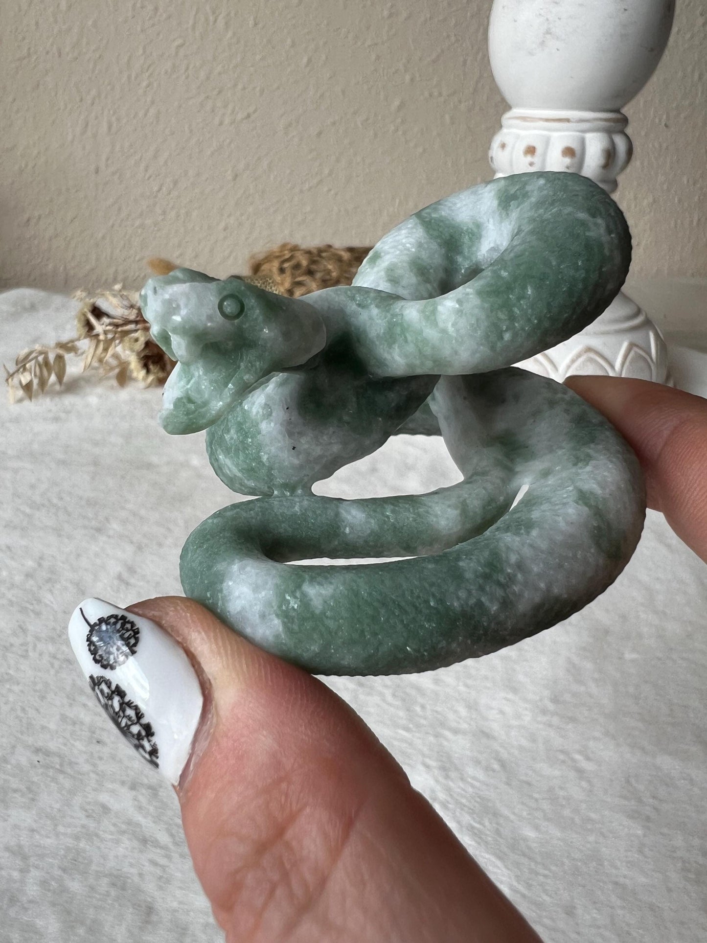 Schlangen Carving 3D aus Jade und Granat