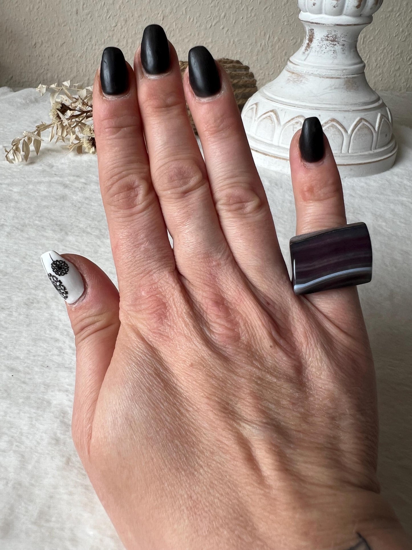 Achat Ringe dunkel mit Bänderung