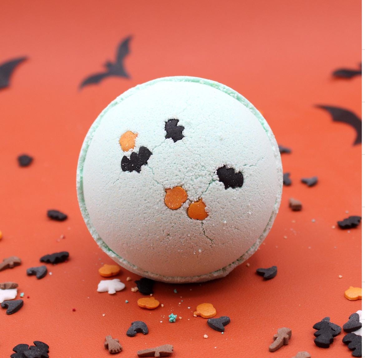 Halloween Badebombe Kokosnuss und Limette
