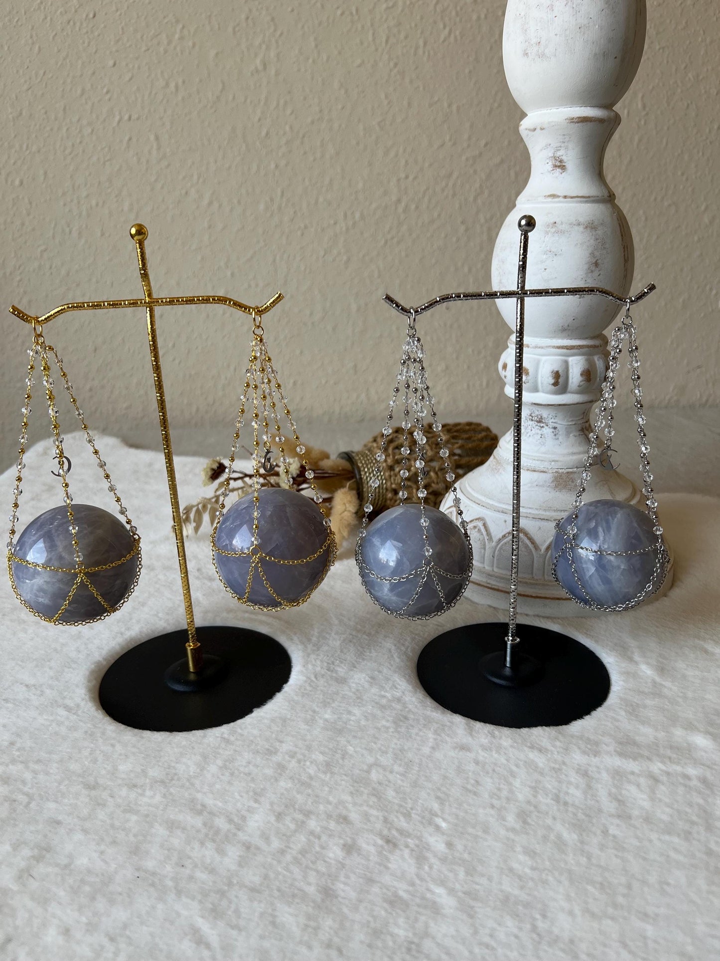 Hängender Waage Kugelhalter Gold und Silber