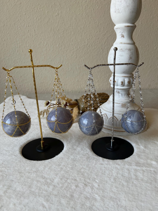 Hängender Waage Kugelhalter Gold und Silber