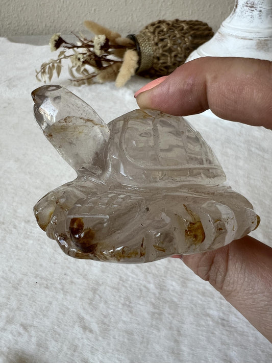 Edelstein-Schildkröte aus Bergkristall mit Golden Healer