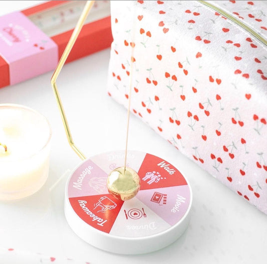 Date Night Pendelspiel mit Metallpendel | Entscheidungshelfer für Paare | Date Ideen Roulette | Geschenk für Paare