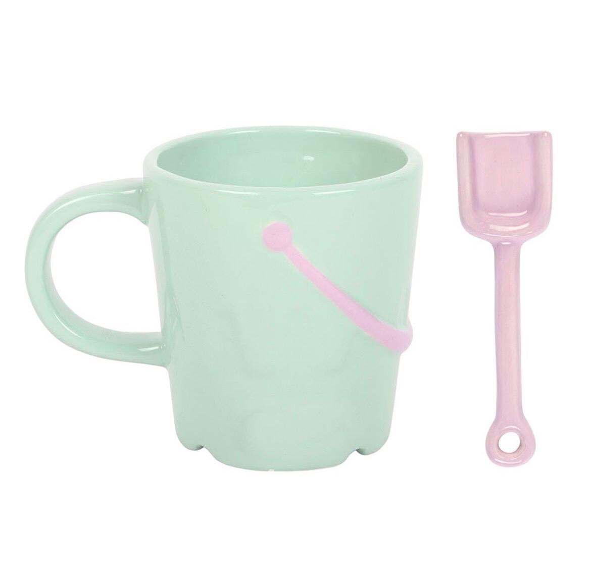 Beach Bucket Mug | Strand Tasse | Sommer Tasse | Eimer Tasse mit Schaufel | Pastell Tasse | Coastal Mug | Geschenk für Strandliebhaber