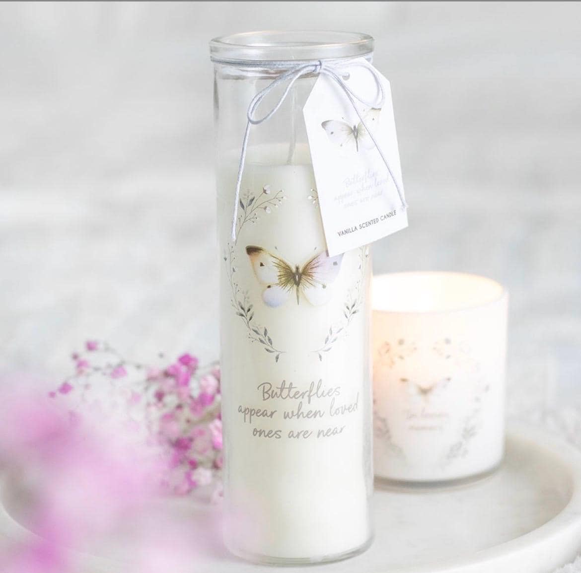 Gedenkkerze „Butterflies Appear When Loved Ones Are Near“ | Vanilleduftkerze | Erinnerungslicht | Trauerkerze | Memorial Candle