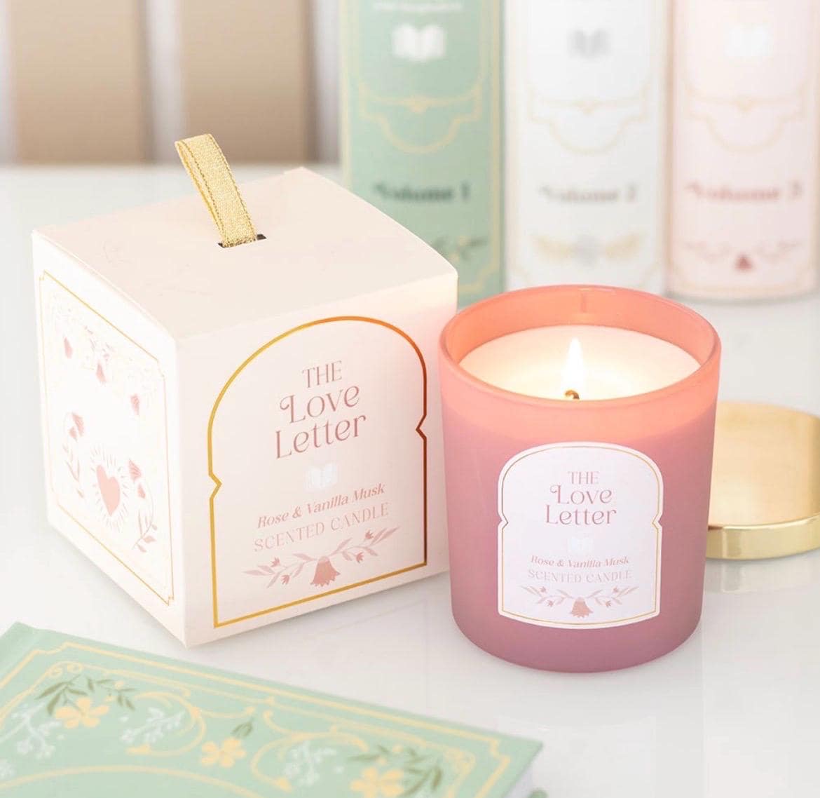 Storybook Kerze | The Enchanted Library, The Story of Serenity & The Love Letter | Buchliebhaber Geschenk | Duftkerze | Booklover Candle
