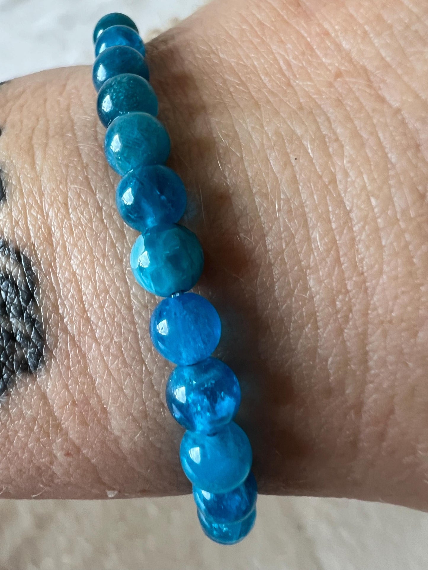 Apatit Armband 6 mm oder 8 mm | Hochwertiger blauer Apatit | Edelstein Armband | Naturstein Schmuck