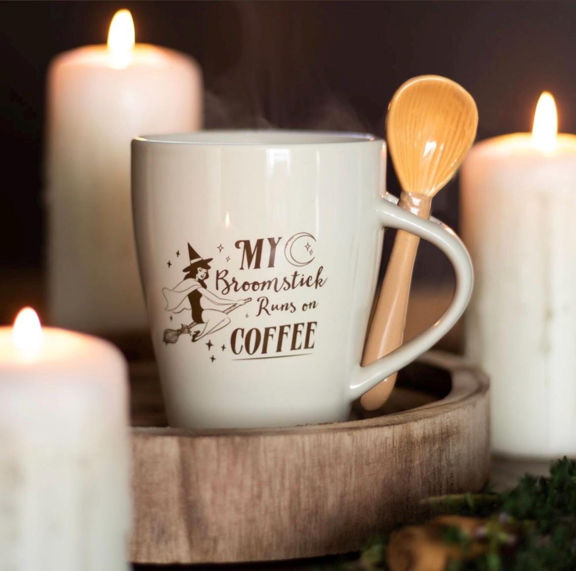 My Broomstick Runs on Coffee – Hexen Tasse mit Löffel