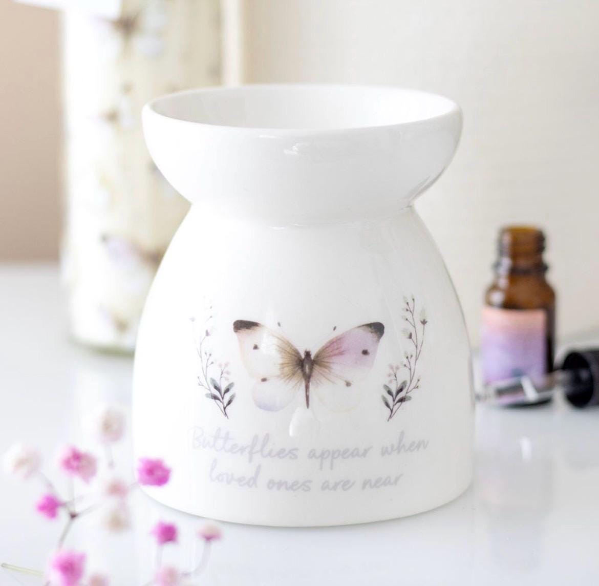 Schmetterling Wachsmelt oder Ölbrenner „Butterflies appear when loved ones are near“