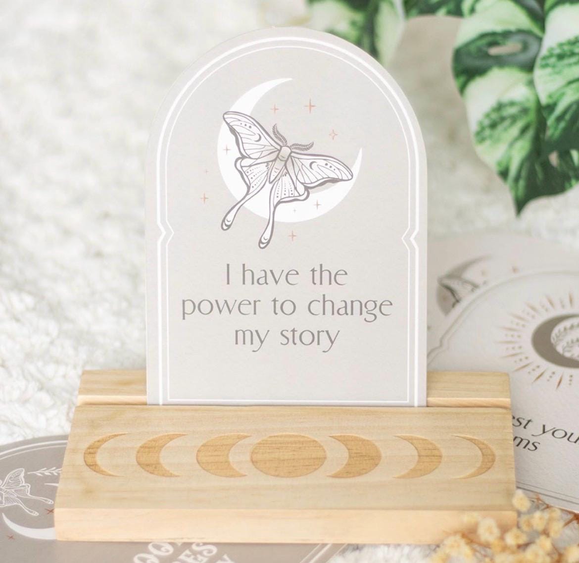 Luna Moth Affirmationskarten mit Mondphasen Holzhalter | Positive Affirmationen | Manifestation & Selbstliebe Geschenk