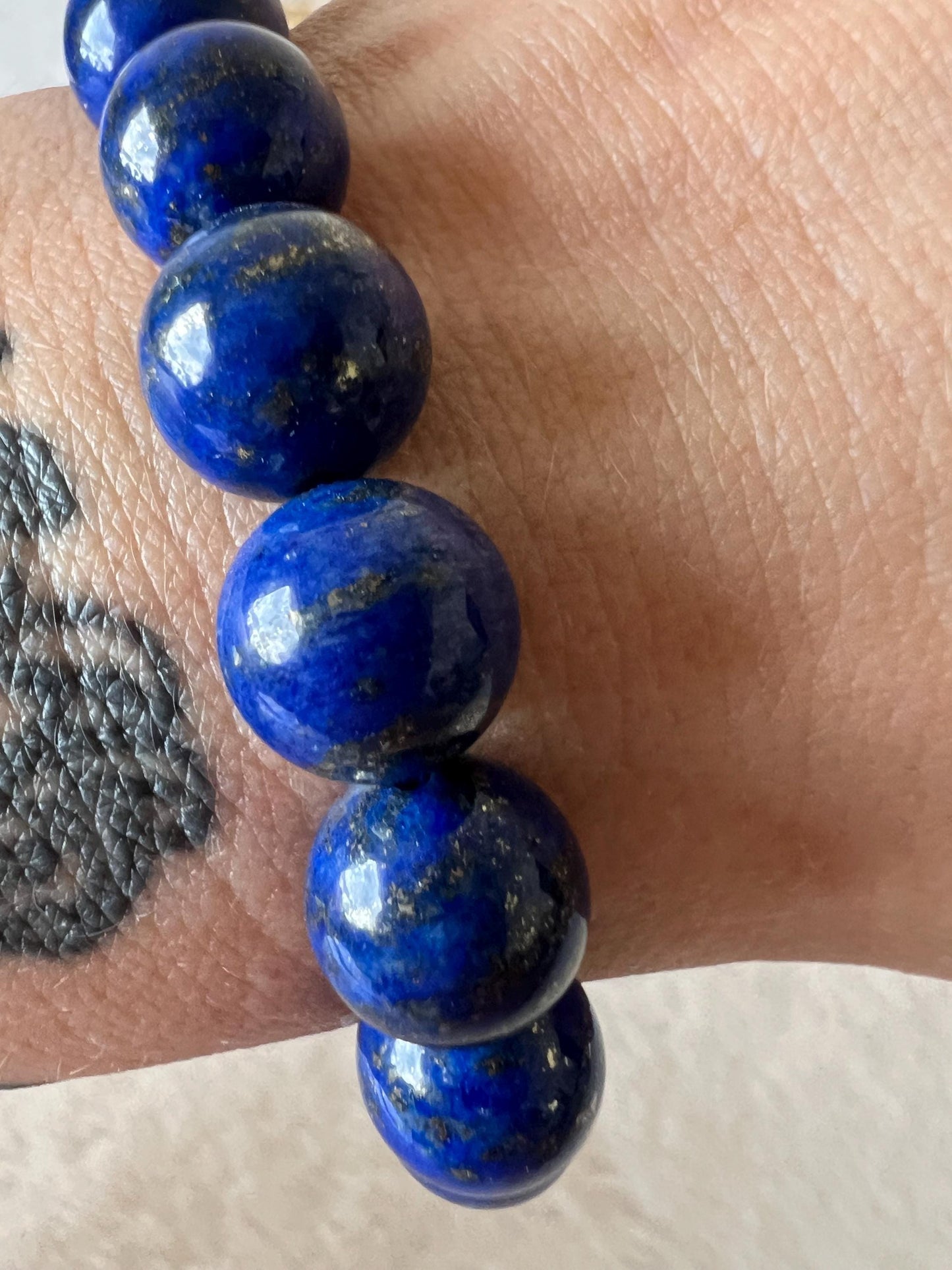Lapis Lazuli Armband 10 mm | Hochwertiger Naturstein | Edelstein Armband Blau | Stein der Weisheit | Handgefertigter Kristallschmuck | Lapis