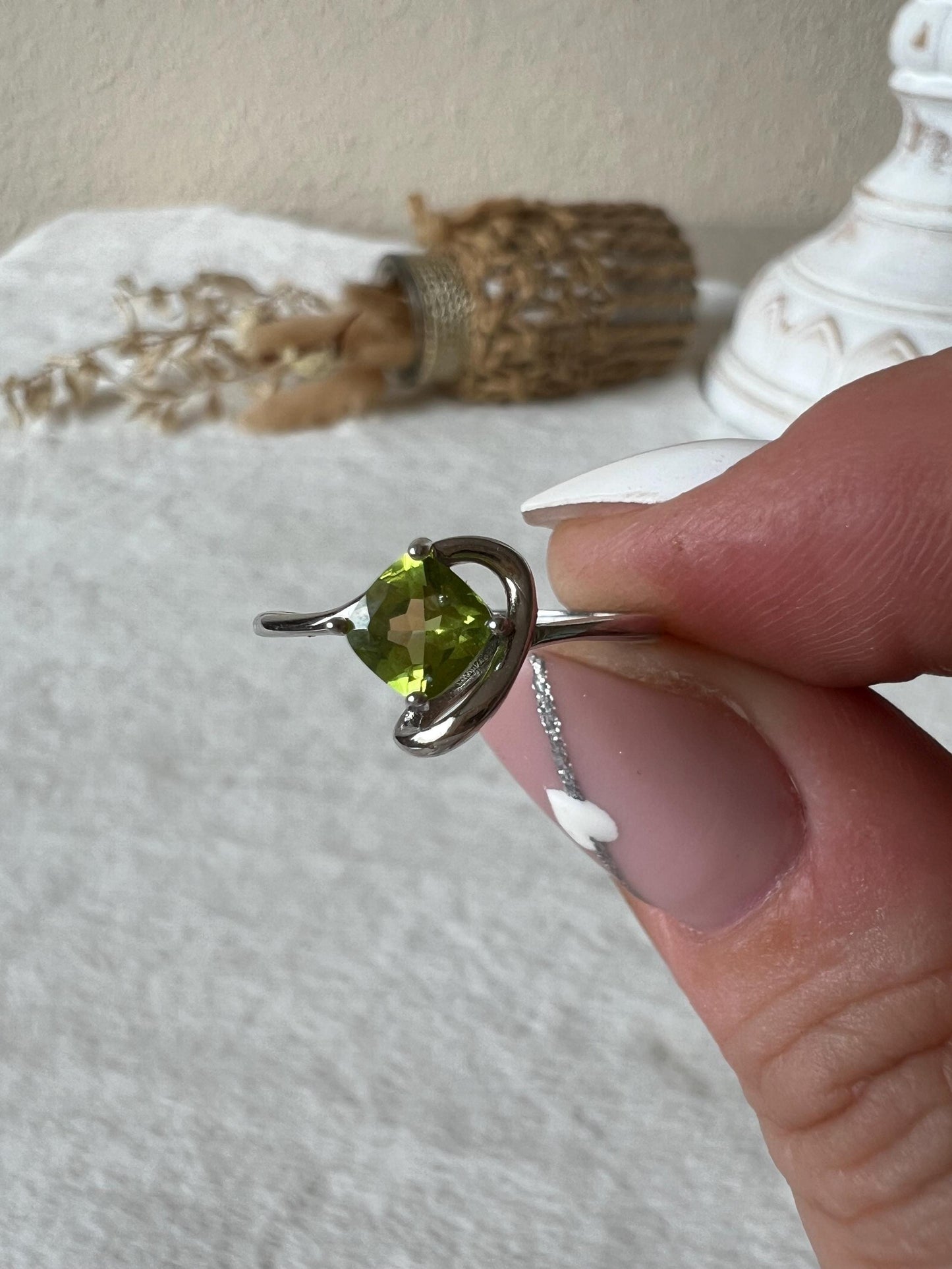 Peridot Ring | 925 Silber | Echter Peridot | Eleganter Edelsteinring | Sterling Silber